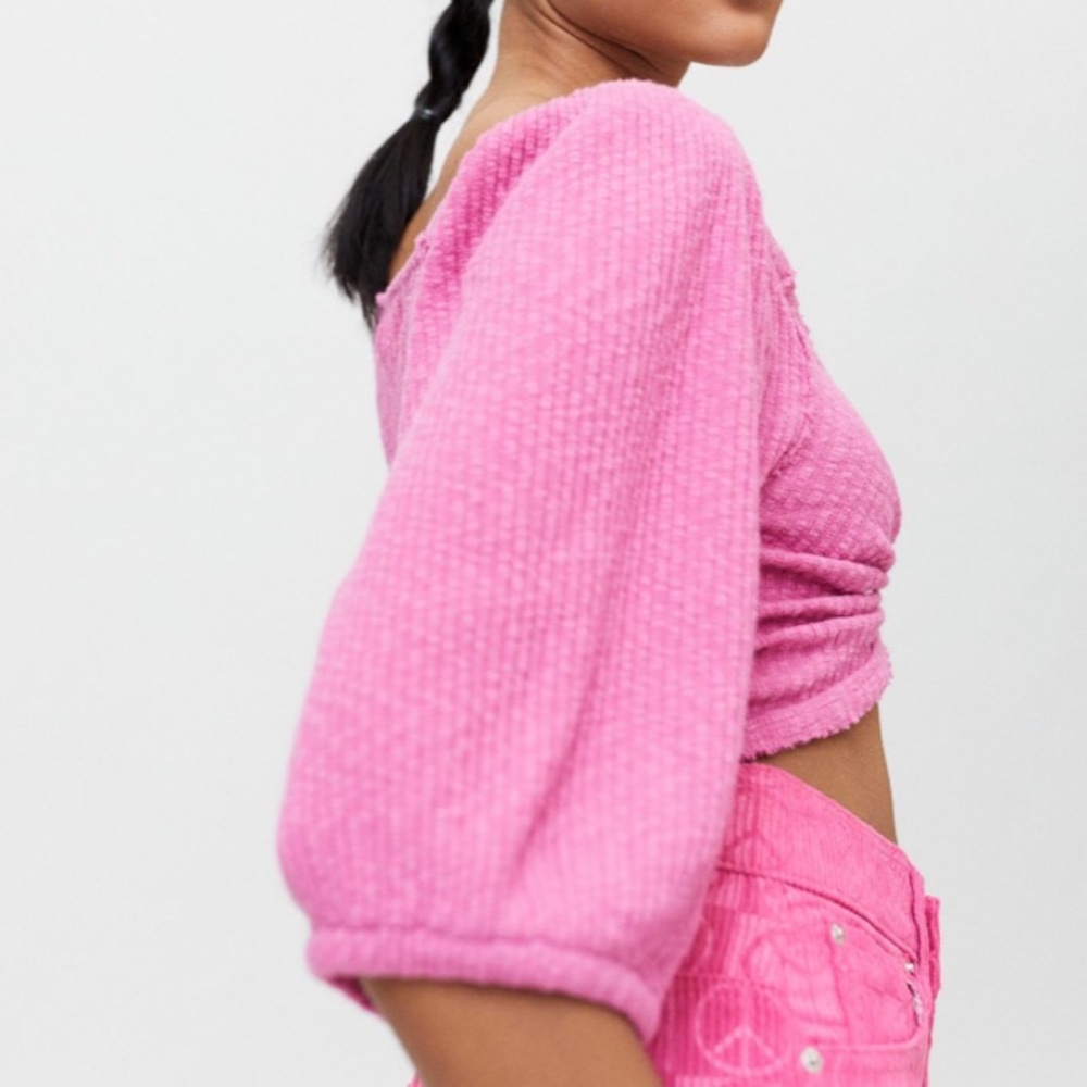 UO Twist Front Top - Cropped Puffed Sleeve Tee - Picture 3 of 4